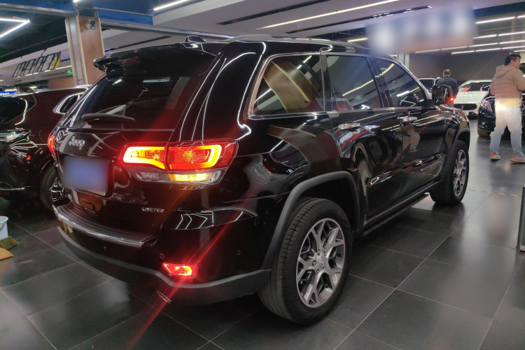 Jeep 大切诺基(进口) 2021款 3.0L 80周年纪念版车身外观7