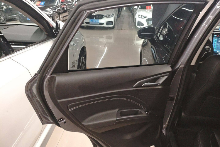 哪吒汽车 哪吒AYA 2023款 318 Lite中控内饰7008