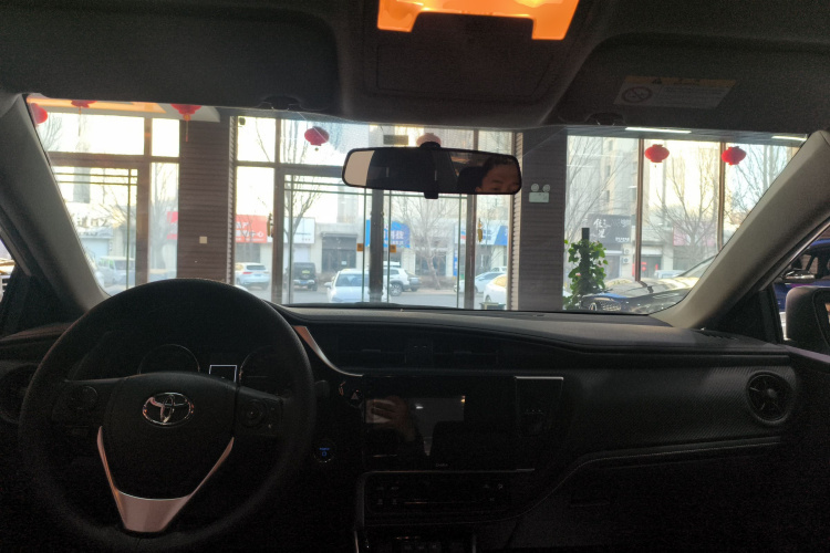 丰田 雷凌双擎E+ 2019款 1.8PH GS E-CVT精英版中控内饰12