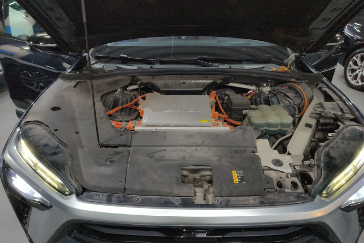 蔚来ES8 2020款 580KM 签名版 六座版机舱底盘24