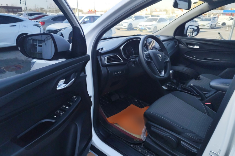 宝骏730 2021款 1.5T CVT时尚型 7座中控内饰20