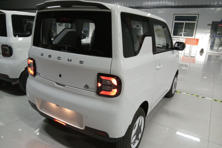 吉利银河 熊猫 2025款 210km 元气熊车身外观7