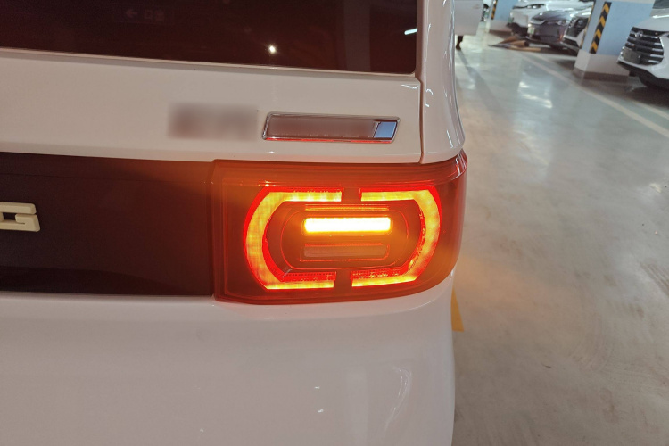 五菱汽车 宏光MINIEV 2021款 马卡龙臻享款 磷酸铁锂车身外观9