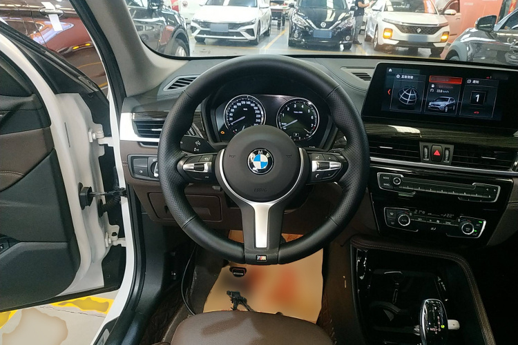 宝马X1 2020款 xDrive25Li 尊享型中控内饰13