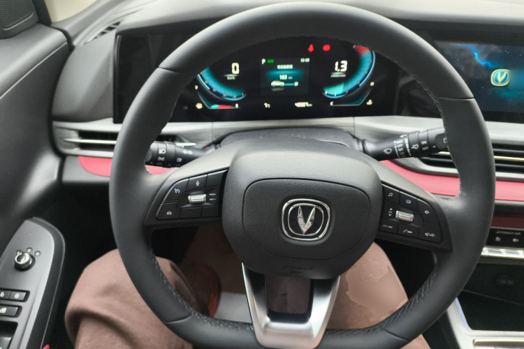 长安CS55PLUS 2022款 蓝鲸版 1.5T DCT豪华型中控内饰13