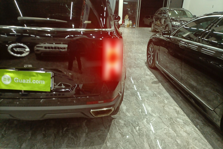 广汽传祺 传祺GS8 2022款 领航系列 2.0TGDI 两驱豪华智联版（七座）车身外观9