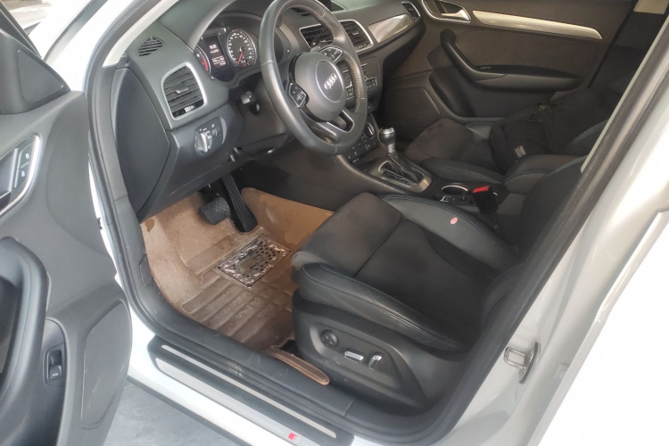 奥迪Q3 2017款 35 TFSI 运动型中控内饰19