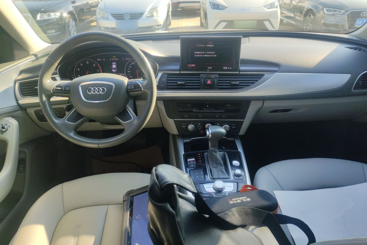 奥迪A6L 2014款 TFSI 标准型中控内饰12