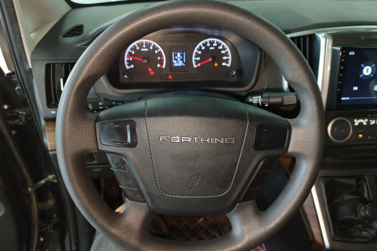 东风风行 菱智PLUS 2022款 旅行版 2.0L 手动舒适型 7座局部细节13