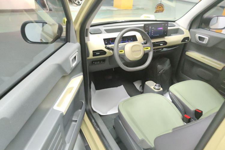 吉利银河 2024款 200km 熊猫骑士中控内饰7003