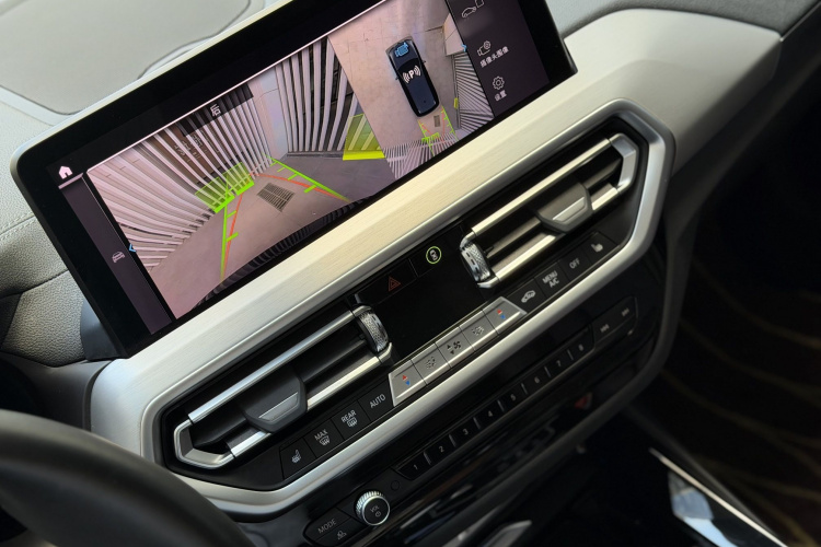 宝马iX3 2022款 改款 创领型中控内饰7002