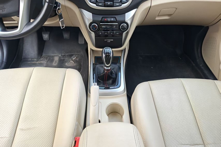 长安 逸动 2015款 1.6L 手动豪华型 国V中控内饰7003