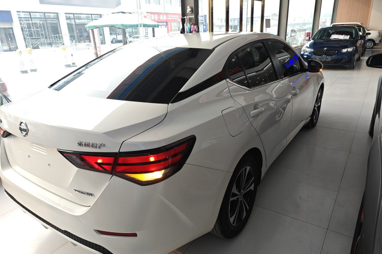 日产 轩逸 2020款 1.6L XL CVT悦享版车身外观7