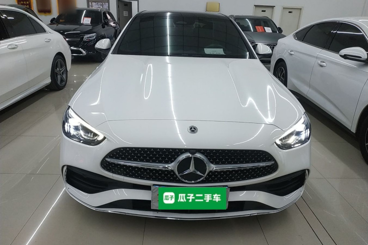 奔驰C级 2023款 C 260 L 运动版车身外观2