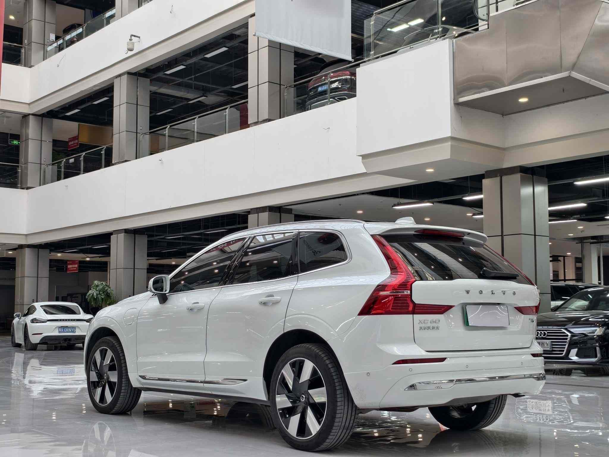 沃尔沃XC60新能源 2025款 插电式混动 长续航四驱智远豪华版(4)