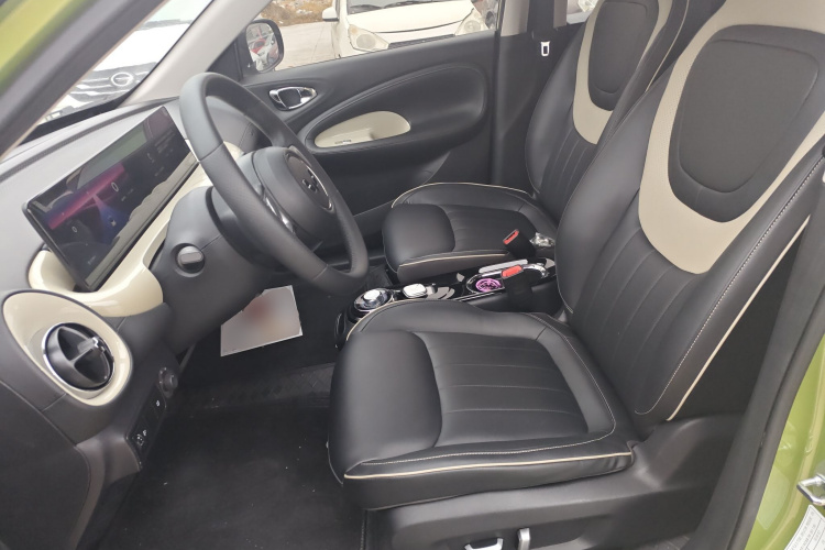 五菱汽车 五菱缤果 2023款 333km 灵犀互联款中控内饰19