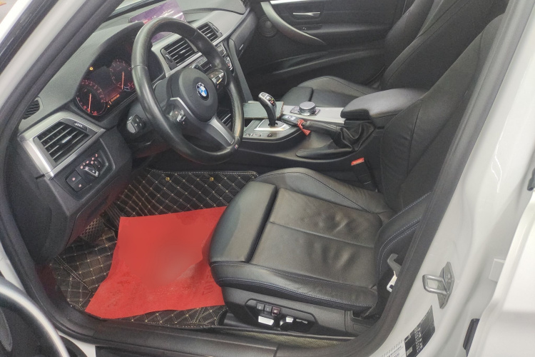 宝马3系 2019款 320i M运动曜夜版中控内饰19