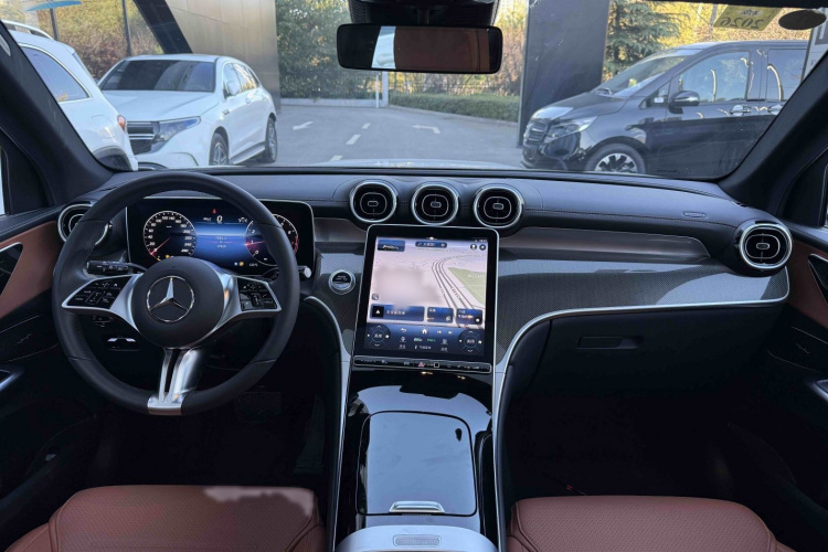 奔驰GLC 2023款 GLC 260 L 4MATIC 动感型 7座中控内饰7003