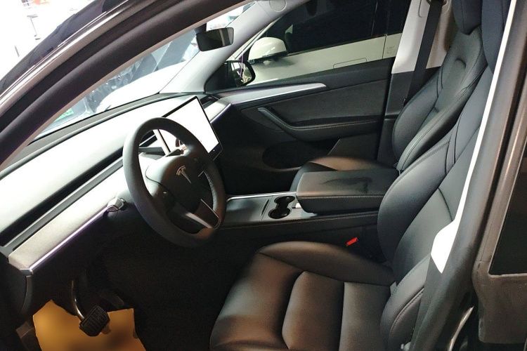 特斯拉 Model Y 2023款 长续航全轮驱动版中控内饰19