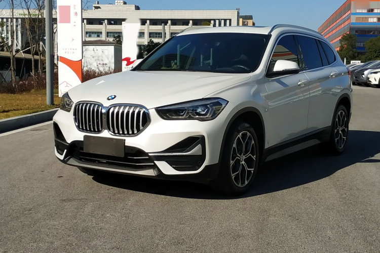 宝马X1 2022款 sDrive25Li 领先型车身外观1