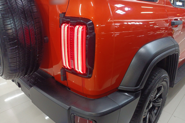 坦克300 2023款 越野版 2.0T 征服者车身外观9