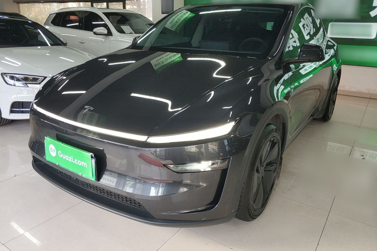 特斯拉 Model Y 2025款 长续航全轮驱动 首发版车身外观1