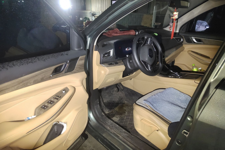 蓝电E5 2023款 1.5L DE-i 100KM畅享型 7座中控内饰20