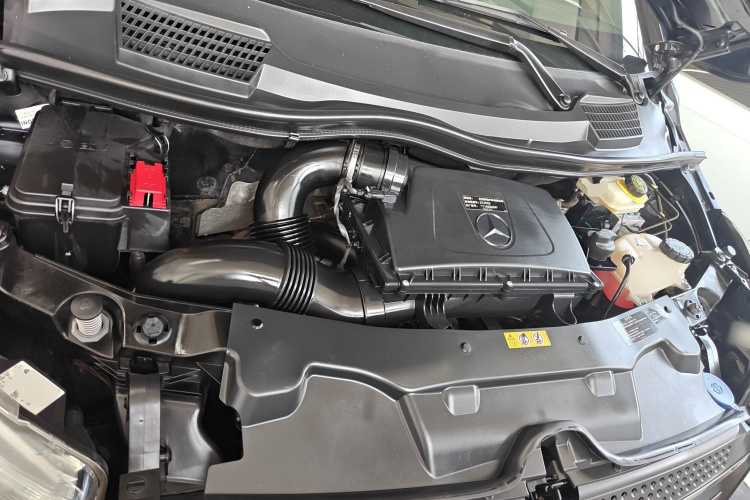 奔驰 威霆 2018款 2.0T 精英版 7座 国VI机舱底盘24