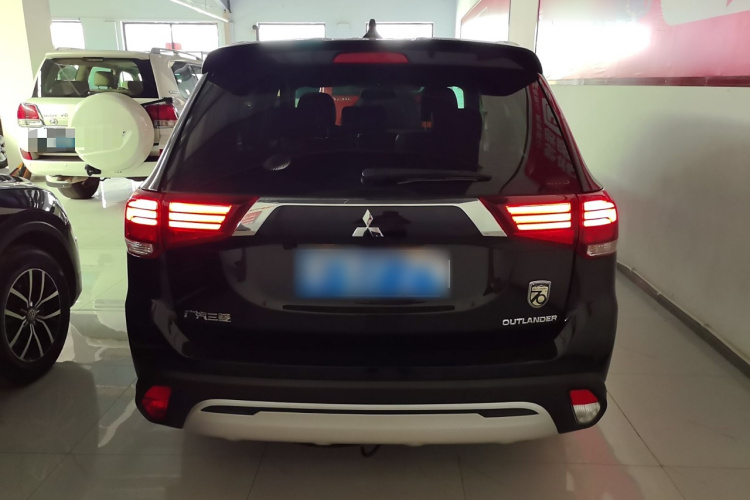 三菱 欧蓝德 2019款 2.4L 四驱致享版 5座 国VI车身外观6004