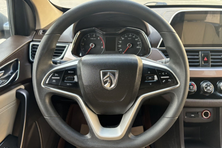 宝骏310W 2017款 1.5L 手动时尚型 国V中控内饰7003