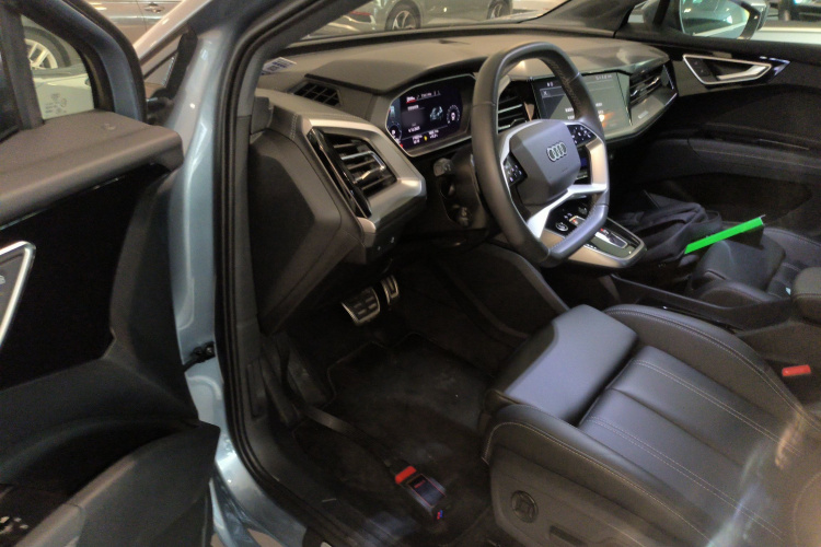 奥迪Q4 e-tron 2024款 40 e-tron 创行版中控内饰20