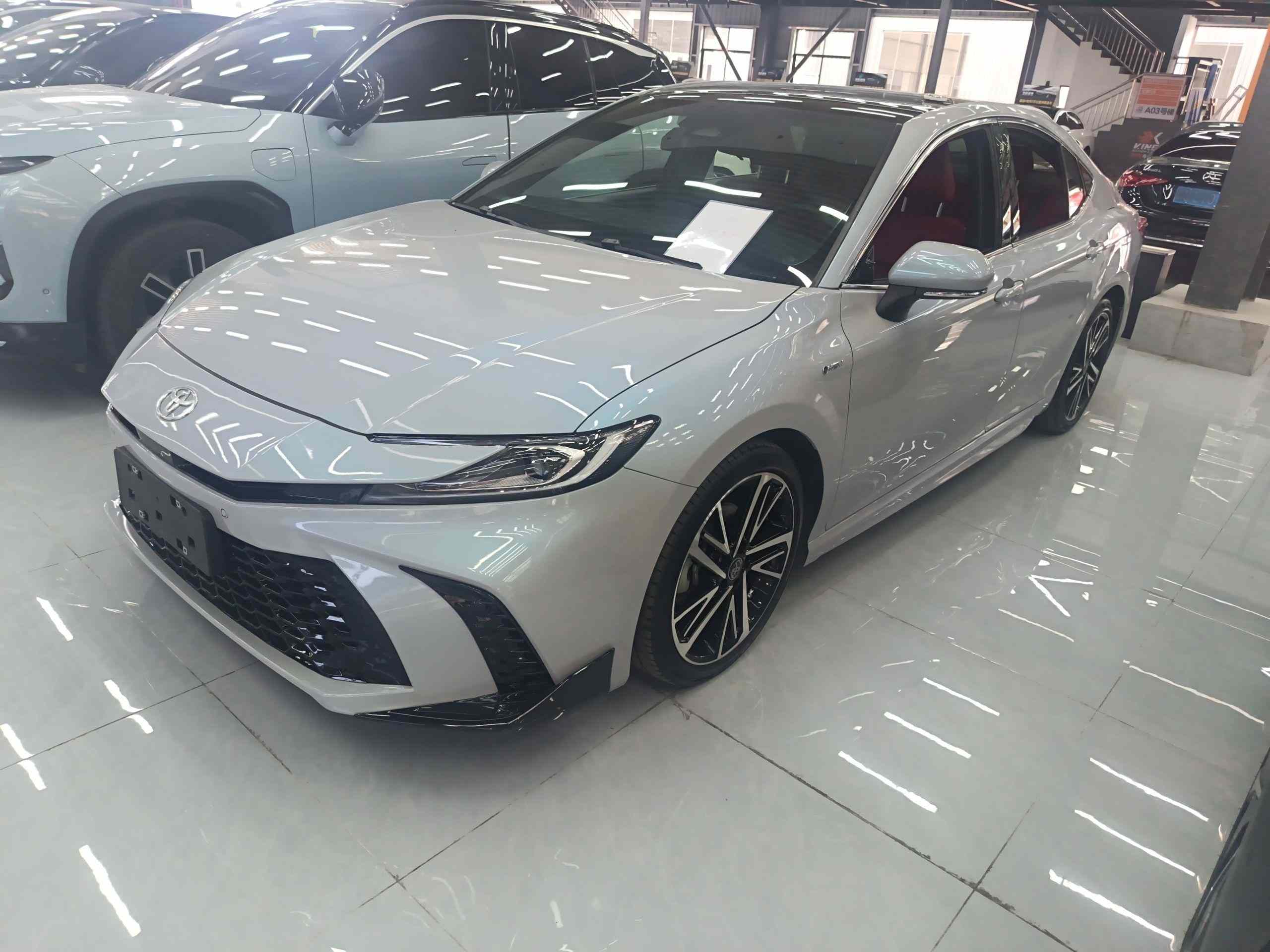 丰田 凯美瑞 2024款 双擎 2.0HS 运动版(2)