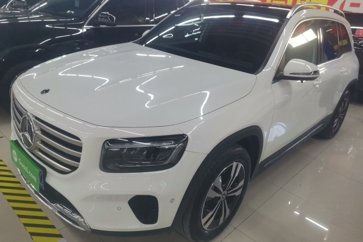 奔驰GLB 2024款 GLB 200 动感型车身外观1