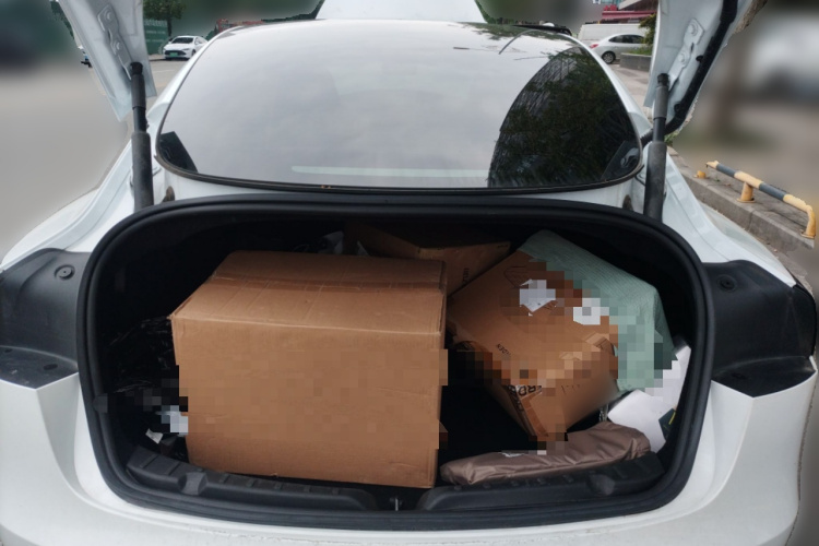 特斯拉 Model 3 2024款 高性能全轮驱动版中控内饰23