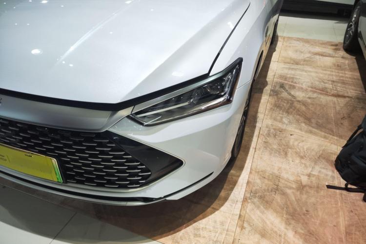 比亚迪 秦PLUS 2024款 荣耀版 DM-i 120KM领先型车身外观36