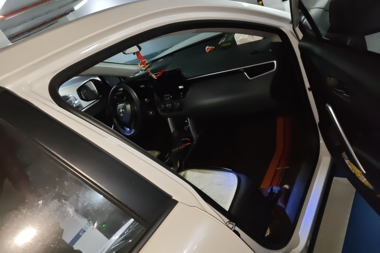 丰田 卡罗拉锐放 2023款 2.0L 先锋版局部细节9005