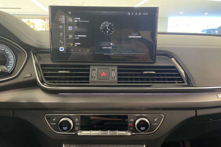 奥迪Q5L 2022款 改款 40T 豪华动感型中控内饰7003