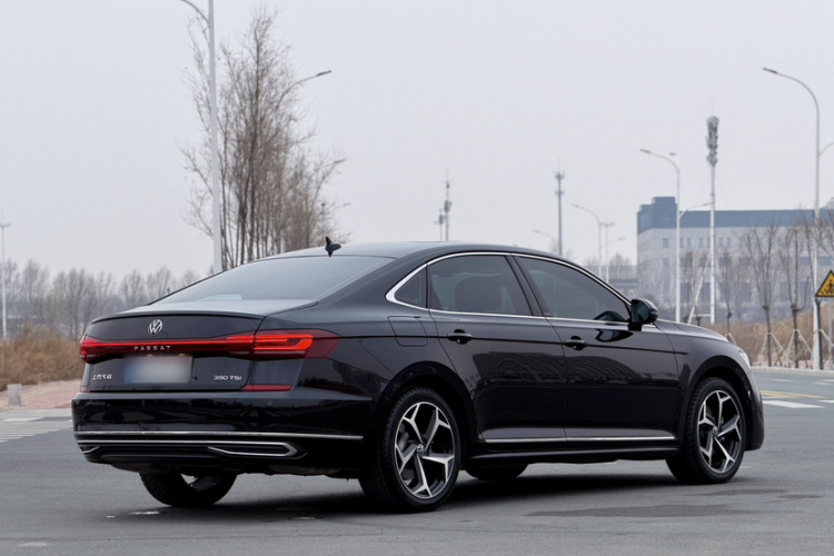 大众 帕萨特 2025款 出众款 380TSI 星空龙腾版车身外观6001