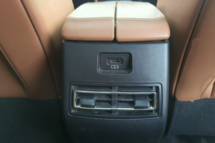 北京汽车 北京U7 2019款 1.5T CVT新智版 国VI中控内饰7010