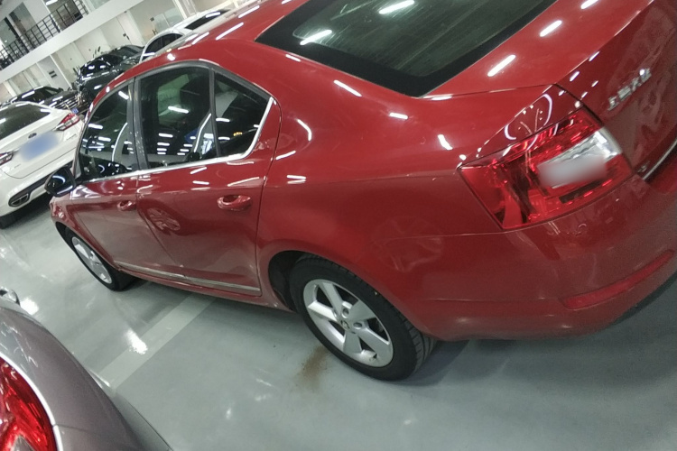 斯柯达 明锐 2015款 1.4TSI 手动逸俊版车身外观4