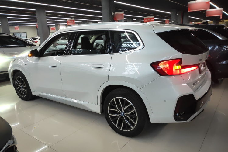 宝马iX1 2023款 eDrive25L M运动套装车身外观6003