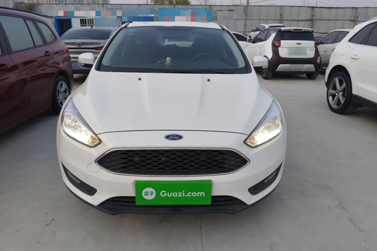 福特 福克斯 2018款 两厢经典 1.6L 自动风尚型智行版车身外观2