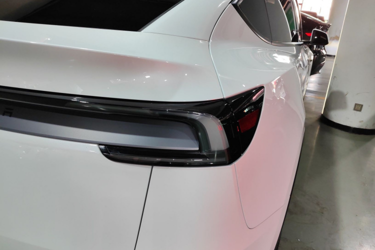 特斯拉 Model Y 2025款 长续航全轮驱动版车身外观6006