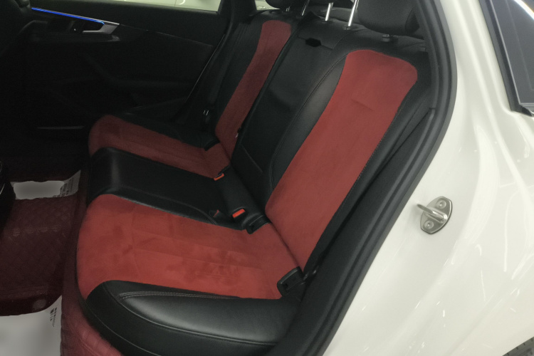 奥迪A4L 2022款 45 TFSI quattro 臻选动感型中控内饰21