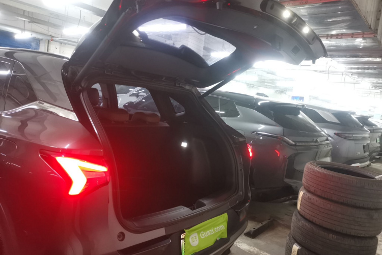 五菱汽车 五菱星光S 2024款 130km 旗舰型机舱底盘23