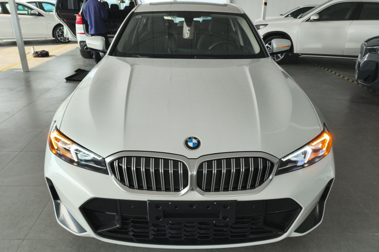 宝马3系 2024款 320Li M运动套装车身外观2