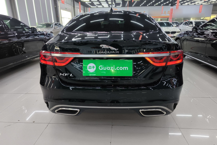 捷豹XFL 2023款 XFL 2.0T P250 两驱精英运动版车身外观6004