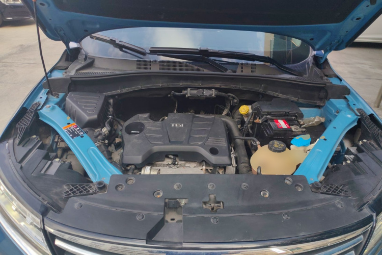 荣威RX5 2019款 20T 两驱自动Ali智联网铂金版机舱底盘24