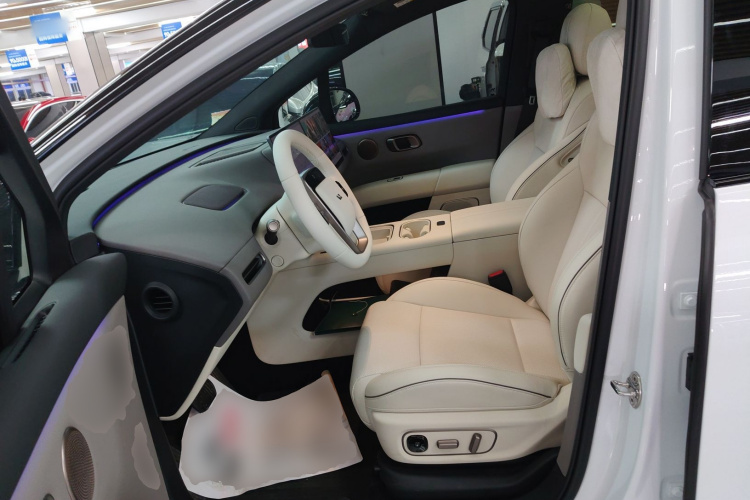 理想汽车 理想i6 2025款 四驱标准型中控内饰19