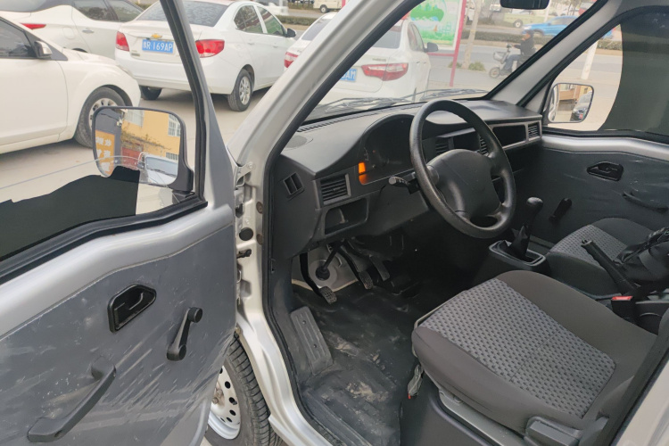 五菱汽车 五菱之光 2023款 1.5L 实用型 5/7座中控内饰20